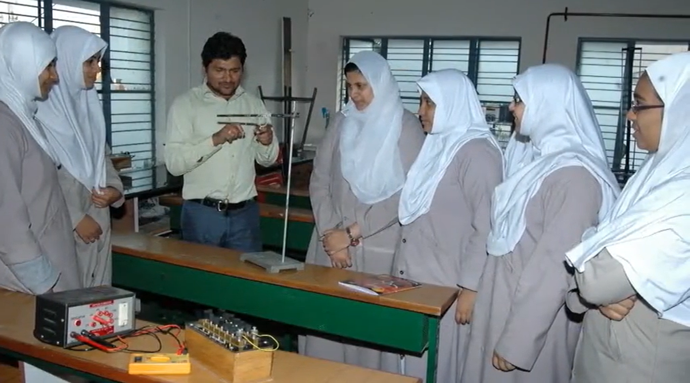 Science laboratory Crescent PU College